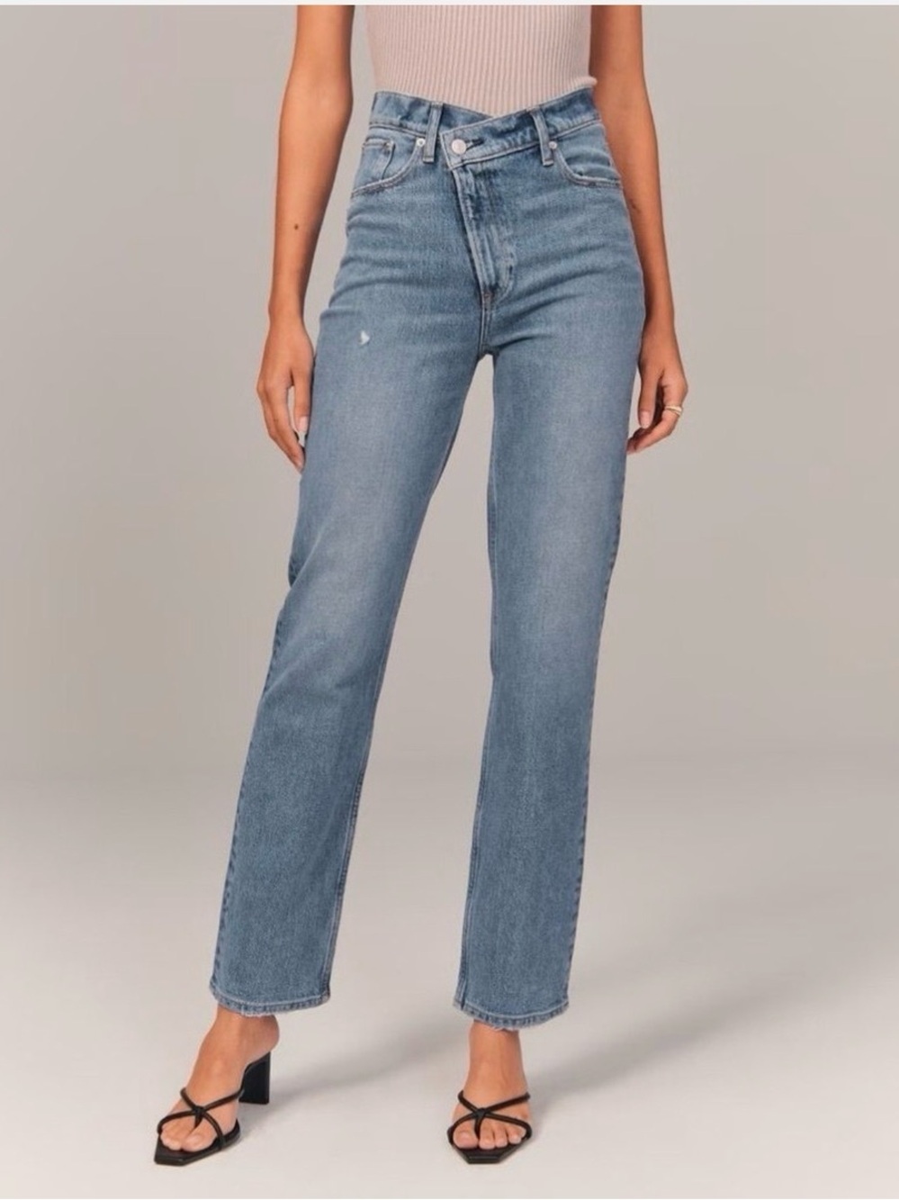 Abercrombie Curve Love 90s Straight Ultra High Rise Jeans Women’s 26 Light Wash‎